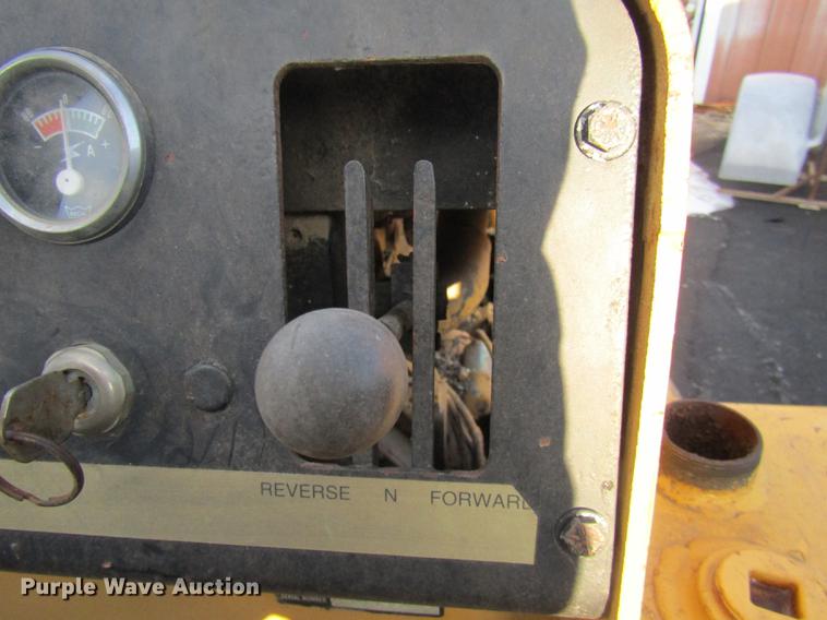 image for item DE5946 Hyster C530A pneumatic roller