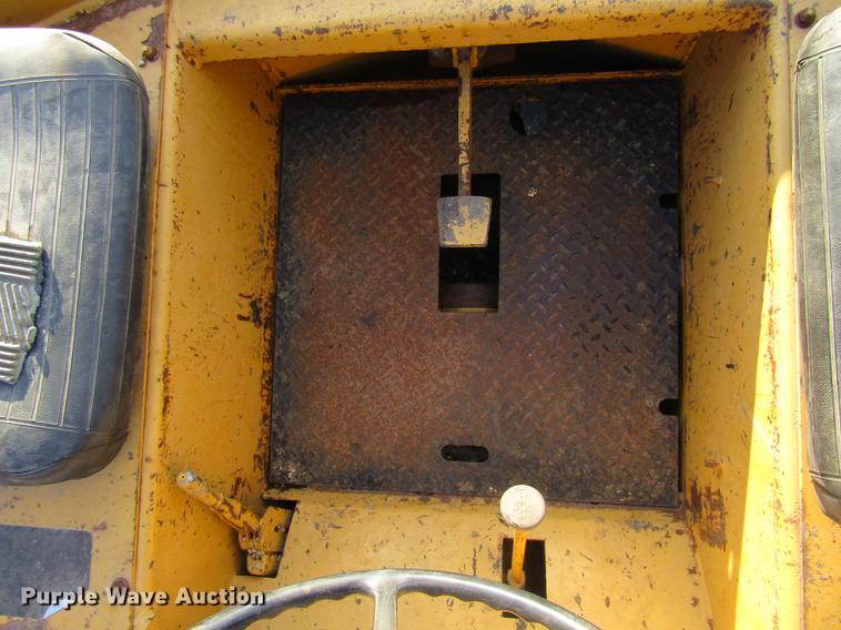 image for item DE5946 Hyster C530A pneumatic roller