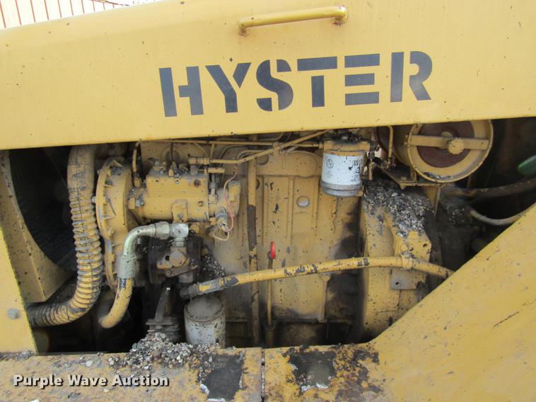image for item DE5946 Hyster C530A pneumatic roller