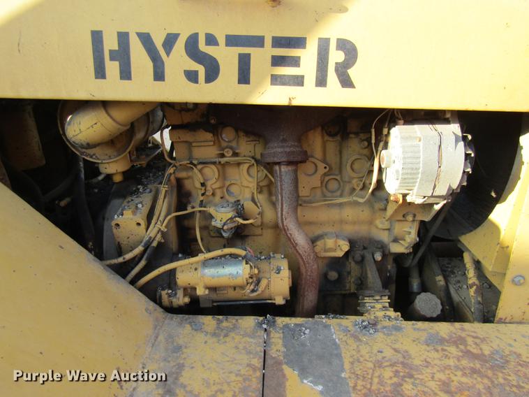 image for item DE5946 Hyster C530A pneumatic roller