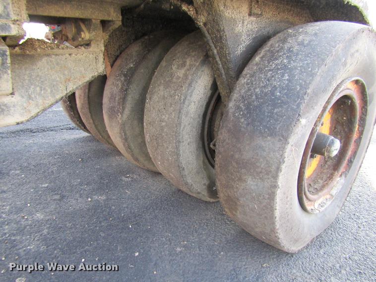 image for item DE5946 Hyster C530A pneumatic roller