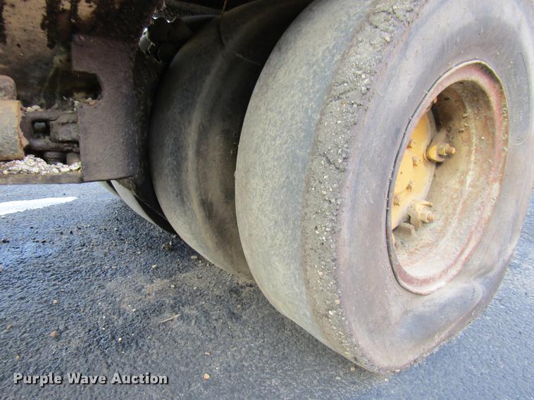 image for item DE5946 Hyster C530A pneumatic roller