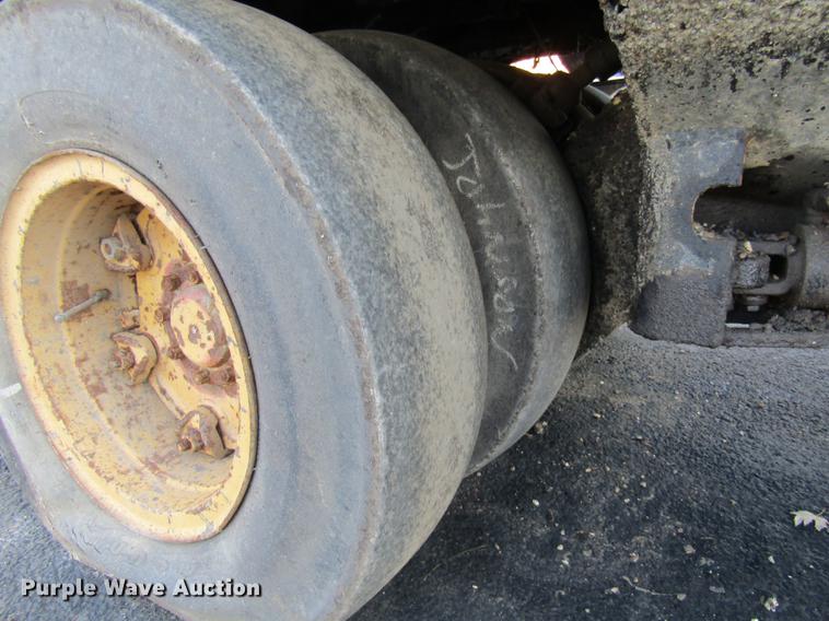 image for item DE5946 Hyster C530A pneumatic roller