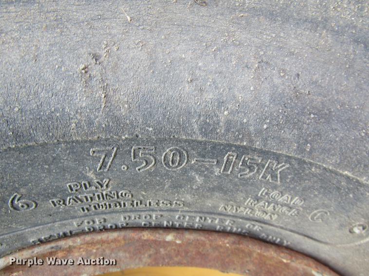 image for item DE5946 Hyster C530A pneumatic roller