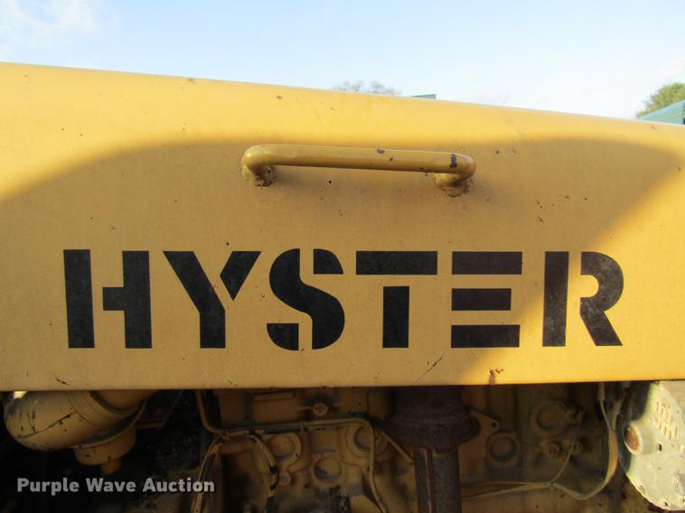 image for item DE5946 Hyster C530A pneumatic roller