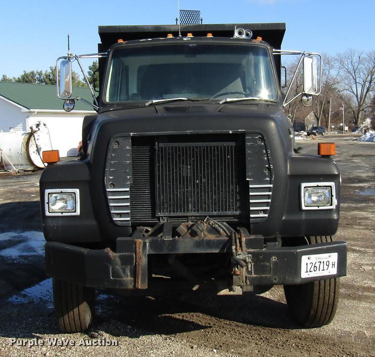 image for item DE5948 1990 Ford LT8000 dump truck