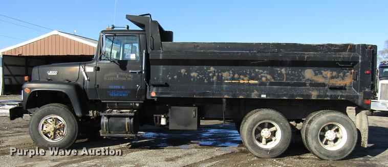 image for item DE5948 1990 Ford LT8000 dump truck