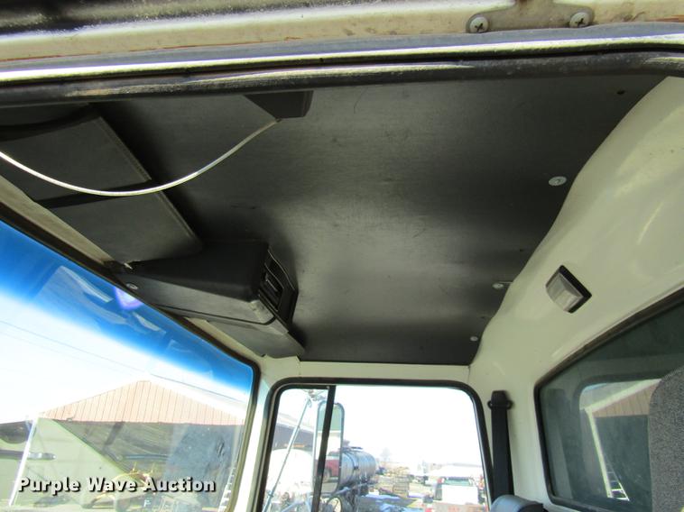 image for item DE5948 1990 Ford LT8000 dump truck