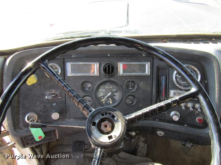 image for item DE5948 1990 Ford LT8000 dump truck