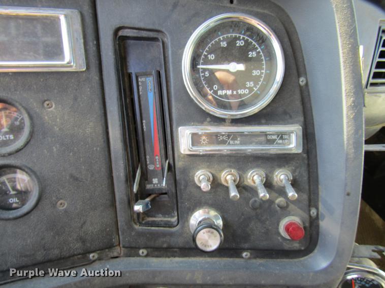 image for item DE5948 1990 Ford LT8000 dump truck