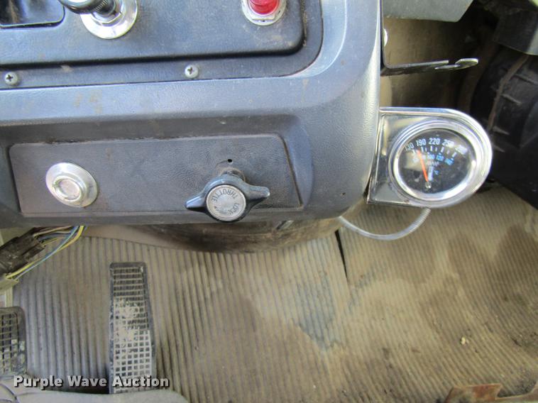 image for item DE5948 1990 Ford LT8000 dump truck