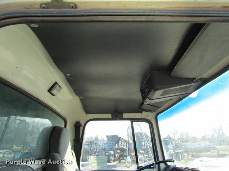 image for item DE5948 1990 Ford LT8000 dump truck