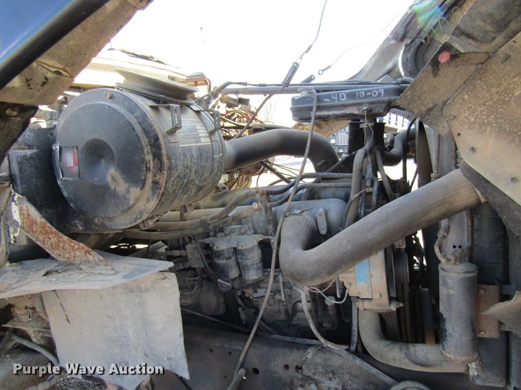 image for item DE5948 1990 Ford LT8000 dump truck