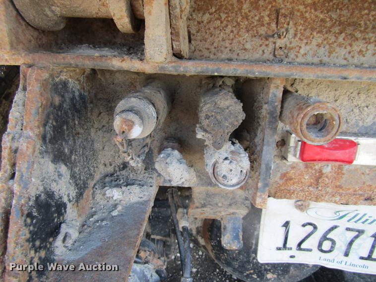 image for item DE5948 1990 Ford LT8000 dump truck