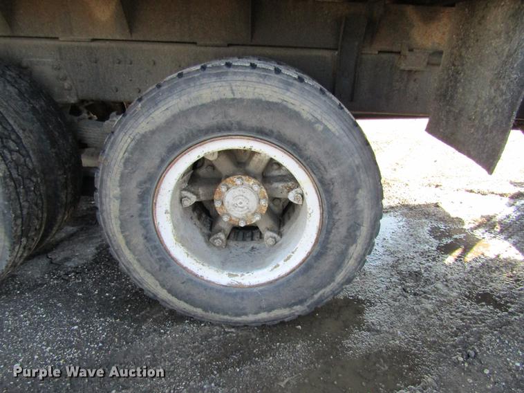 image for item DE5948 1990 Ford LT8000 dump truck