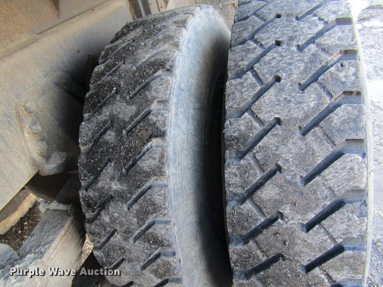 image for item DE5948 1990 Ford LT8000 dump truck