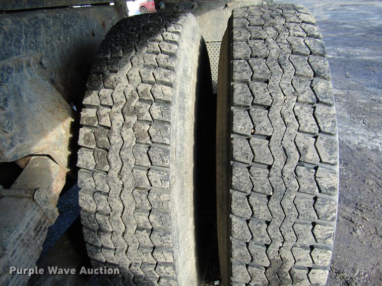 image for item DE5948 1990 Ford LT8000 dump truck