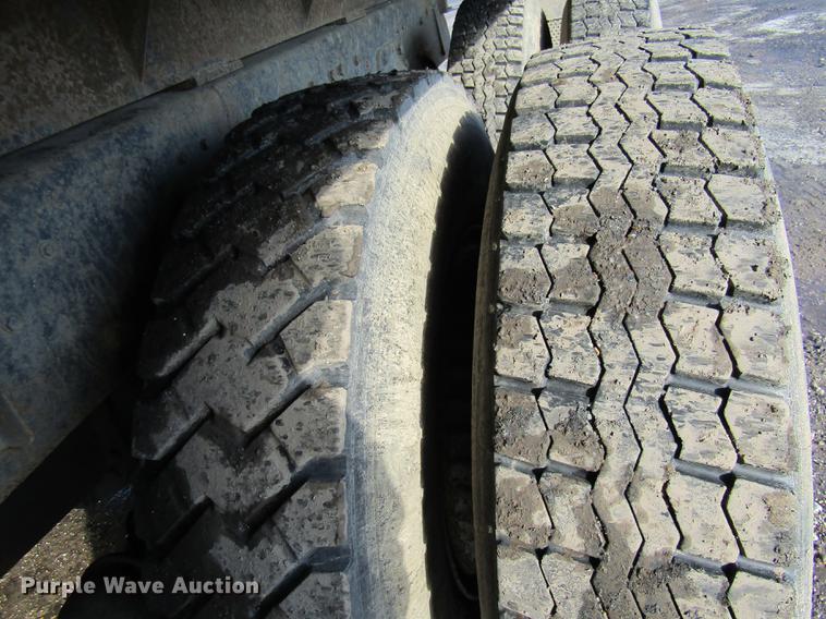 image for item DE5948 1990 Ford LT8000 dump truck