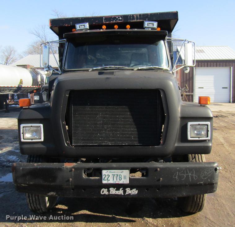 image for item DE5949 1988 Ford LT8000 dump truck
