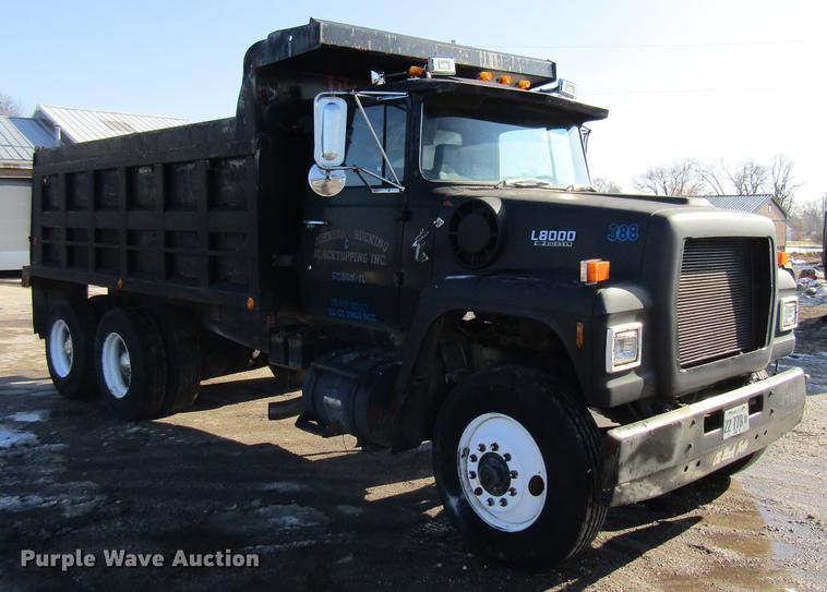 image for item DE5949 1988 Ford LT8000 dump truck