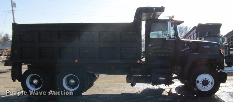 image for item DE5949 1988 Ford LT8000 dump truck