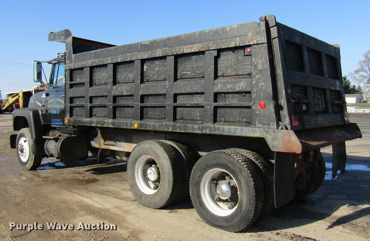 image for item DE5949 1988 Ford LT8000 dump truck