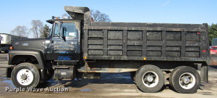 image for item DE5949 1988 Ford LT8000 dump truck