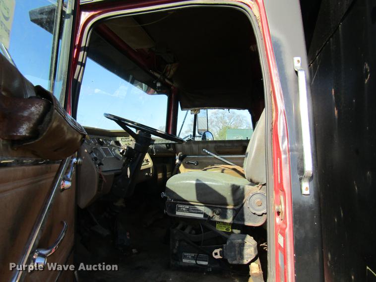 image for item DE5949 1988 Ford LT8000 dump truck