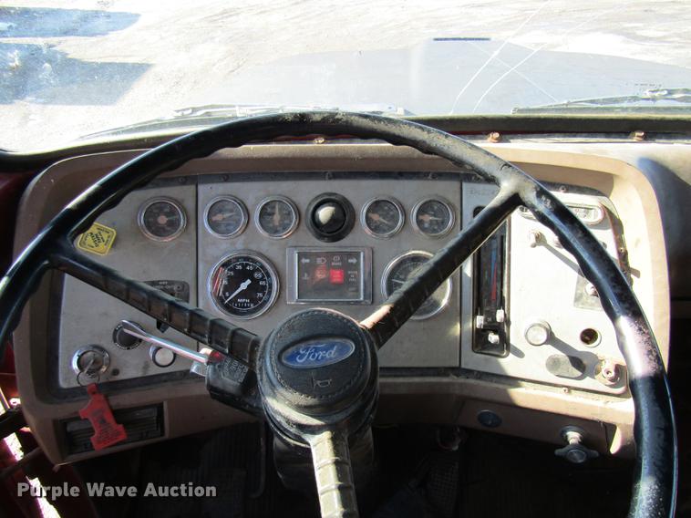 image for item DE5949 1988 Ford LT8000 dump truck