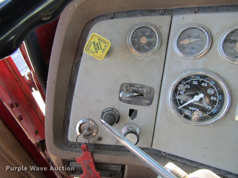 image for item DE5949 1988 Ford LT8000 dump truck