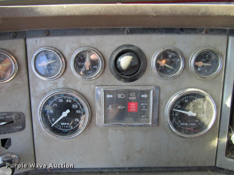 image for item DE5949 1988 Ford LT8000 dump truck