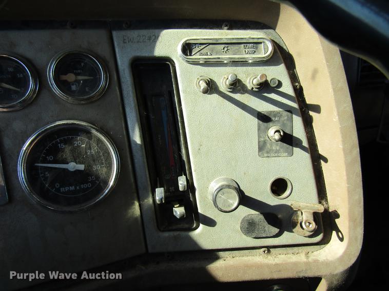 image for item DE5949 1988 Ford LT8000 dump truck