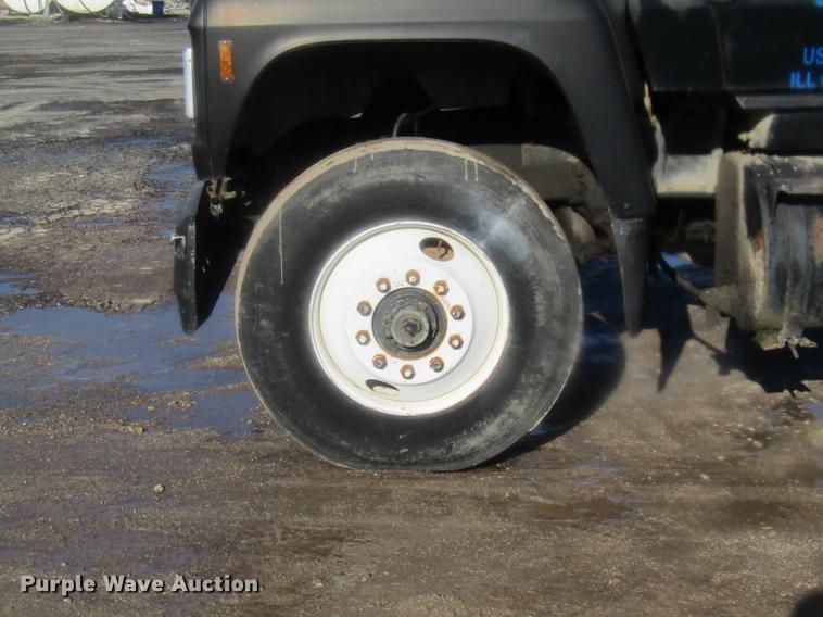image for item DE5949 1988 Ford LT8000 dump truck