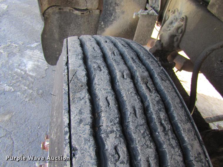 image for item DE5949 1988 Ford LT8000 dump truck