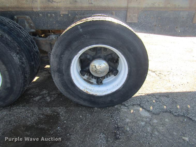 image for item DE5949 1988 Ford LT8000 dump truck