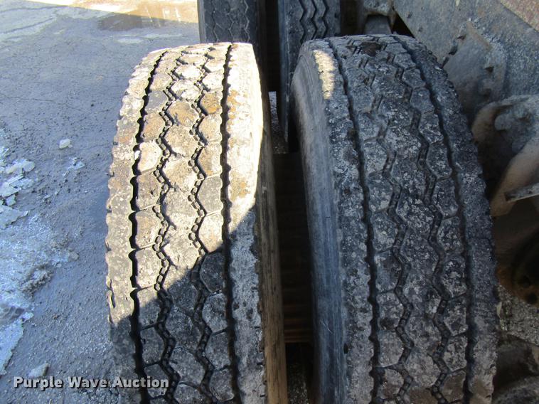 image for item DE5949 1988 Ford LT8000 dump truck