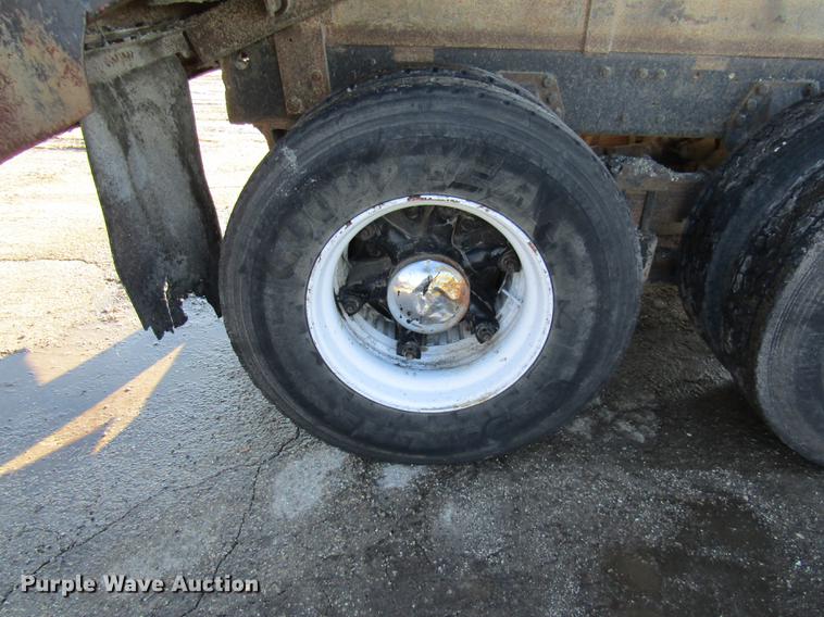 image for item DE5949 1988 Ford LT8000 dump truck