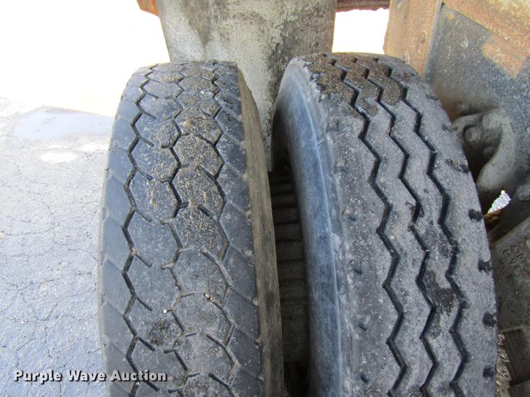 image for item DE5949 1988 Ford LT8000 dump truck