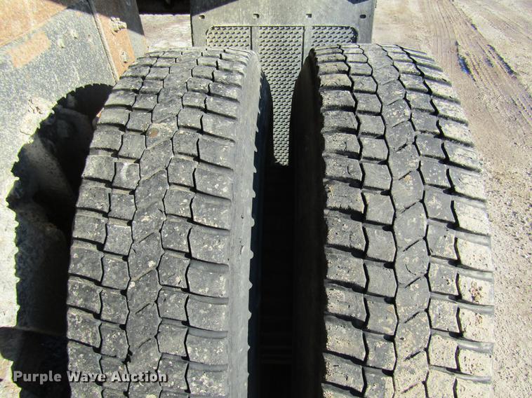 image for item DE5949 1988 Ford LT8000 dump truck