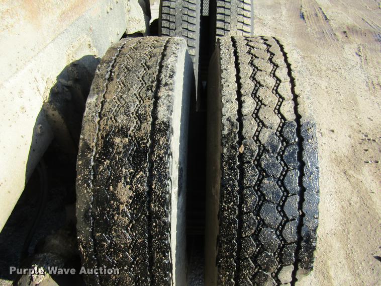 image for item DE5949 1988 Ford LT8000 dump truck