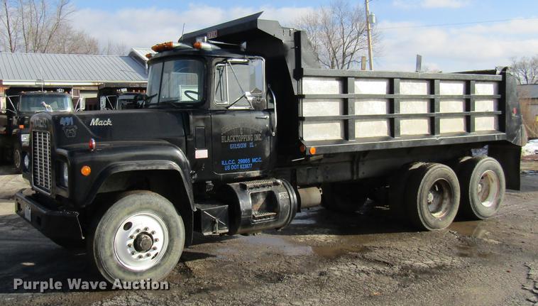 image for item DE5950 1991 Mack RD690S dump truck