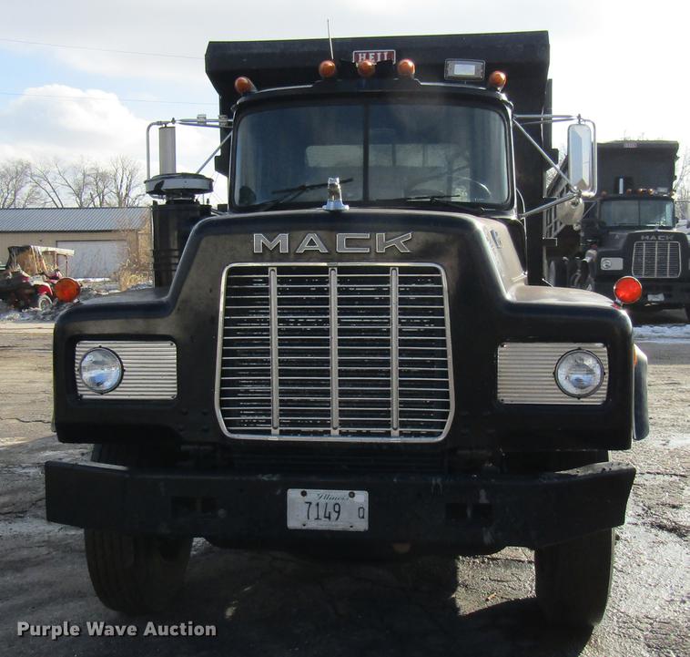 image for item DE5950 1991 Mack RD690S dump truck
