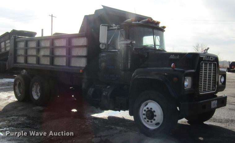 image for item DE5950 1991 Mack RD690S dump truck