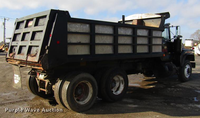 image for item DE5950 1991 Mack RD690S dump truck