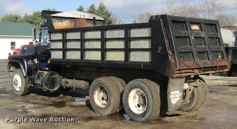 image for item DE5950 1991 Mack RD690S dump truck
