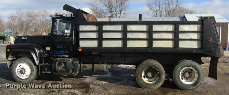 image for item DE5950 1991 Mack RD690S dump truck