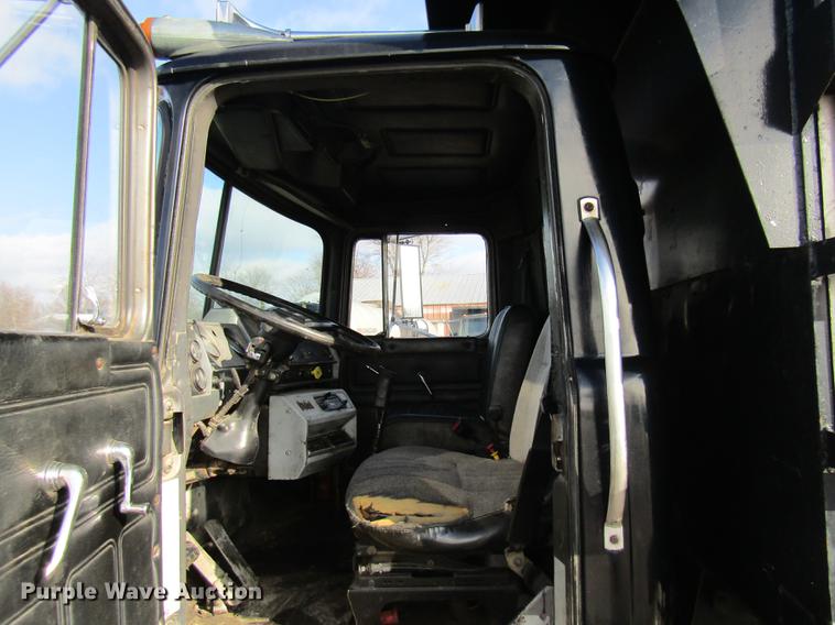 image for item DE5950 1991 Mack RD690S dump truck