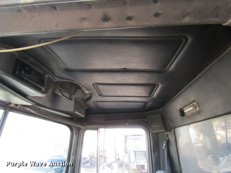 image for item DE5950 1991 Mack RD690S dump truck