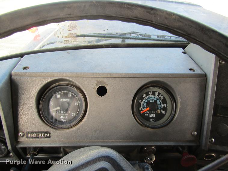 image for item DE5950 1991 Mack RD690S dump truck