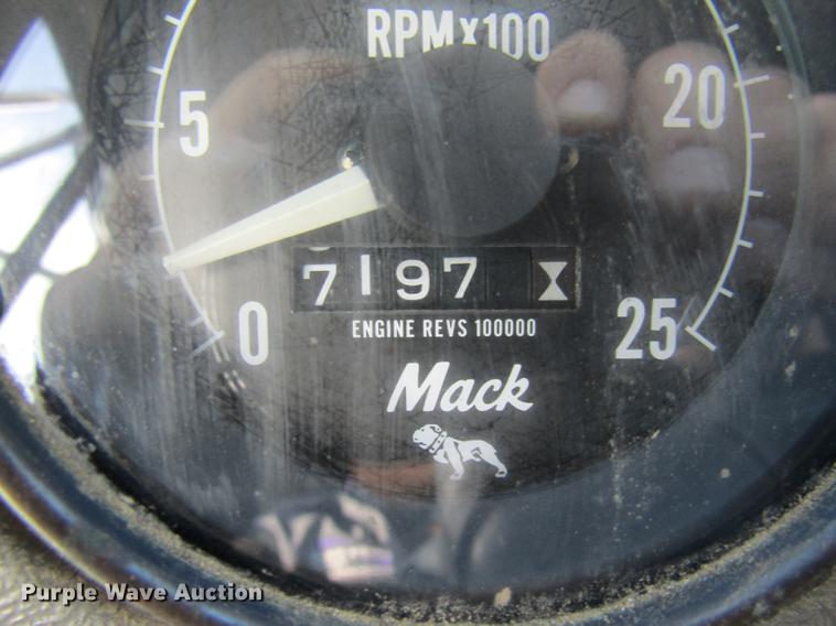 image for item DE5950 1991 Mack RD690S dump truck